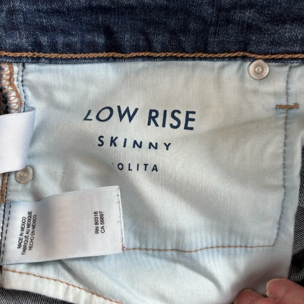 Lucky Brand low rise skinny Lolita women’s‎ jeans. SZ. 4/27A. Red velvet detail
